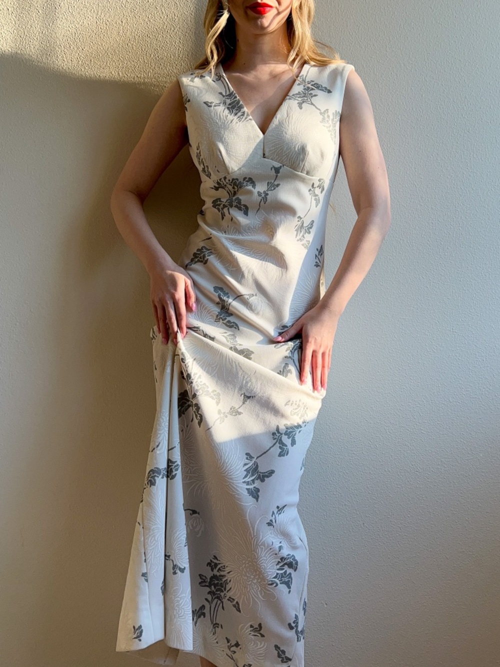Vintage 1970s White Maxi Dress With Gray Floral Print (L) - Picture 3 of 12